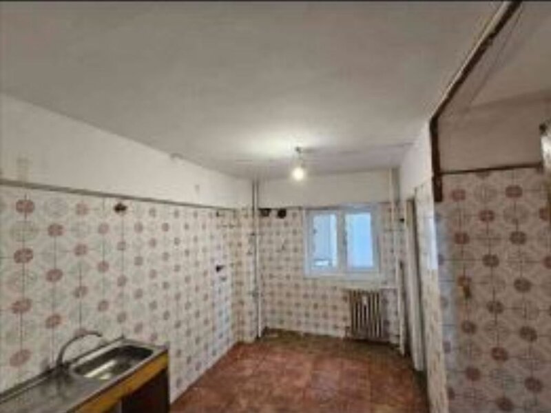 Dorobanti (stradal), reper  ASE, ap 4 camere, etaj 3/10, bloc 1980